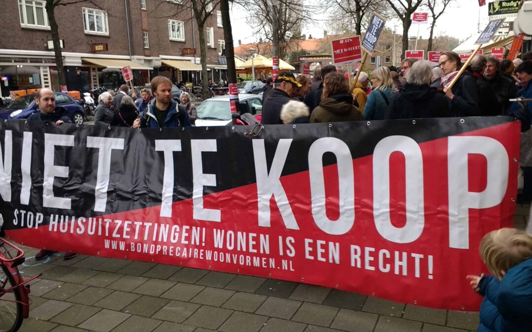 Grote opkomst protestactie tegen verkoop sociale huurwoningen