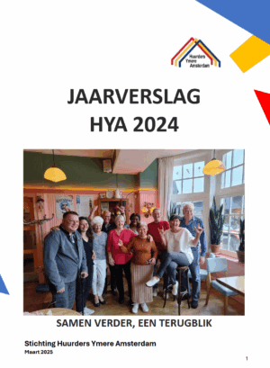 Huurders Ymere Amsterdam groep in woonkamer, samen genieten van woning.